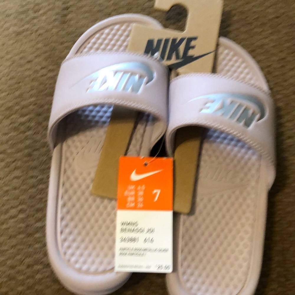 Particle Rose/Metallic Silver Nike Slides